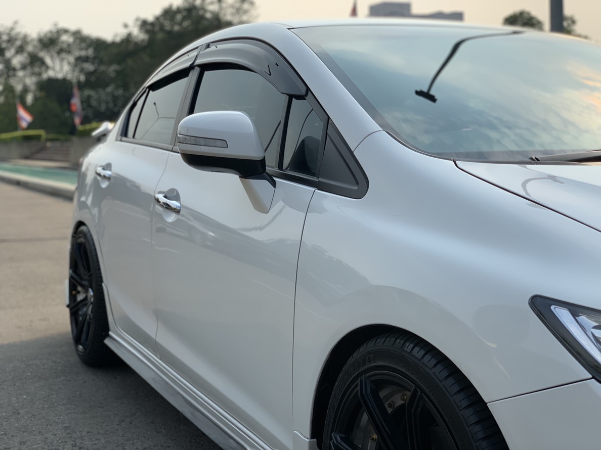 Honda Civic and Kontrast 
